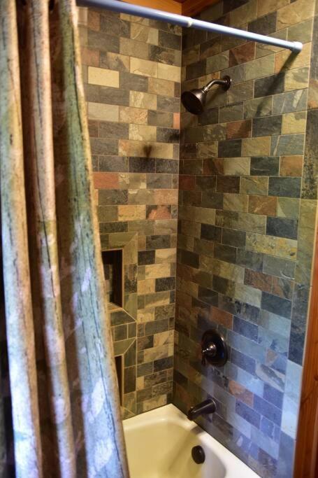 Quiet And Comfy 3Bed/2Bath - Chalet With Hot Tub. Cedar Ngoại thất bức ảnh