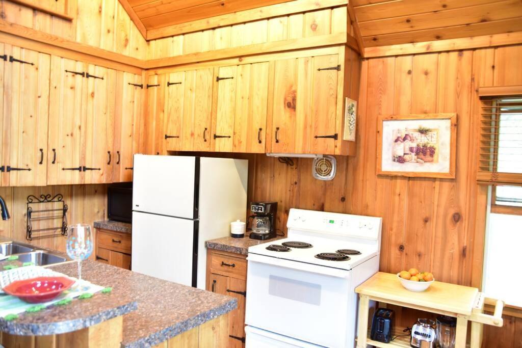 Quiet And Comfy 3Bed/2Bath - Chalet With Hot Tub. Cedar Ngoại thất bức ảnh