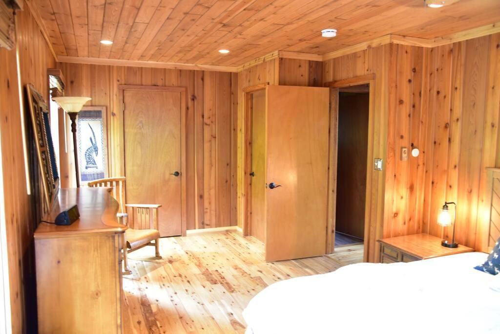 Quiet And Comfy 3Bed/2Bath - Chalet With Hot Tub. Cedar Ngoại thất bức ảnh