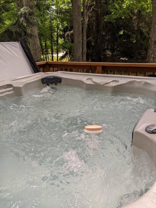 Quiet And Comfy 3Bed/2Bath - Chalet With Hot Tub. Cedar Ngoại thất bức ảnh