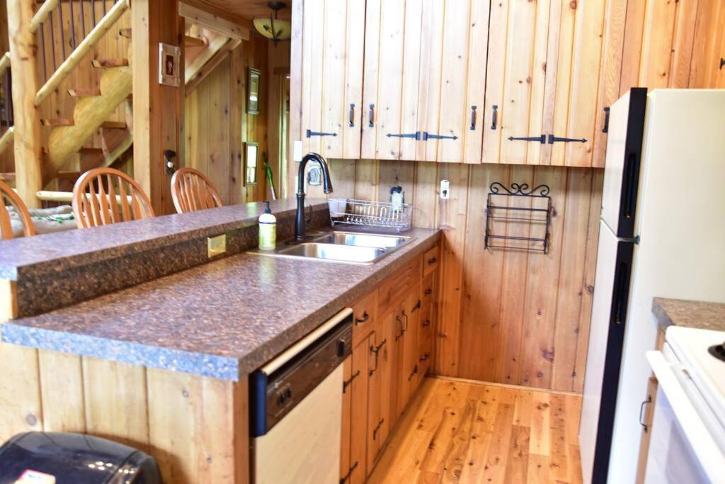Quiet And Comfy 3Bed/2Bath - Chalet With Hot Tub. Cedar Ngoại thất bức ảnh