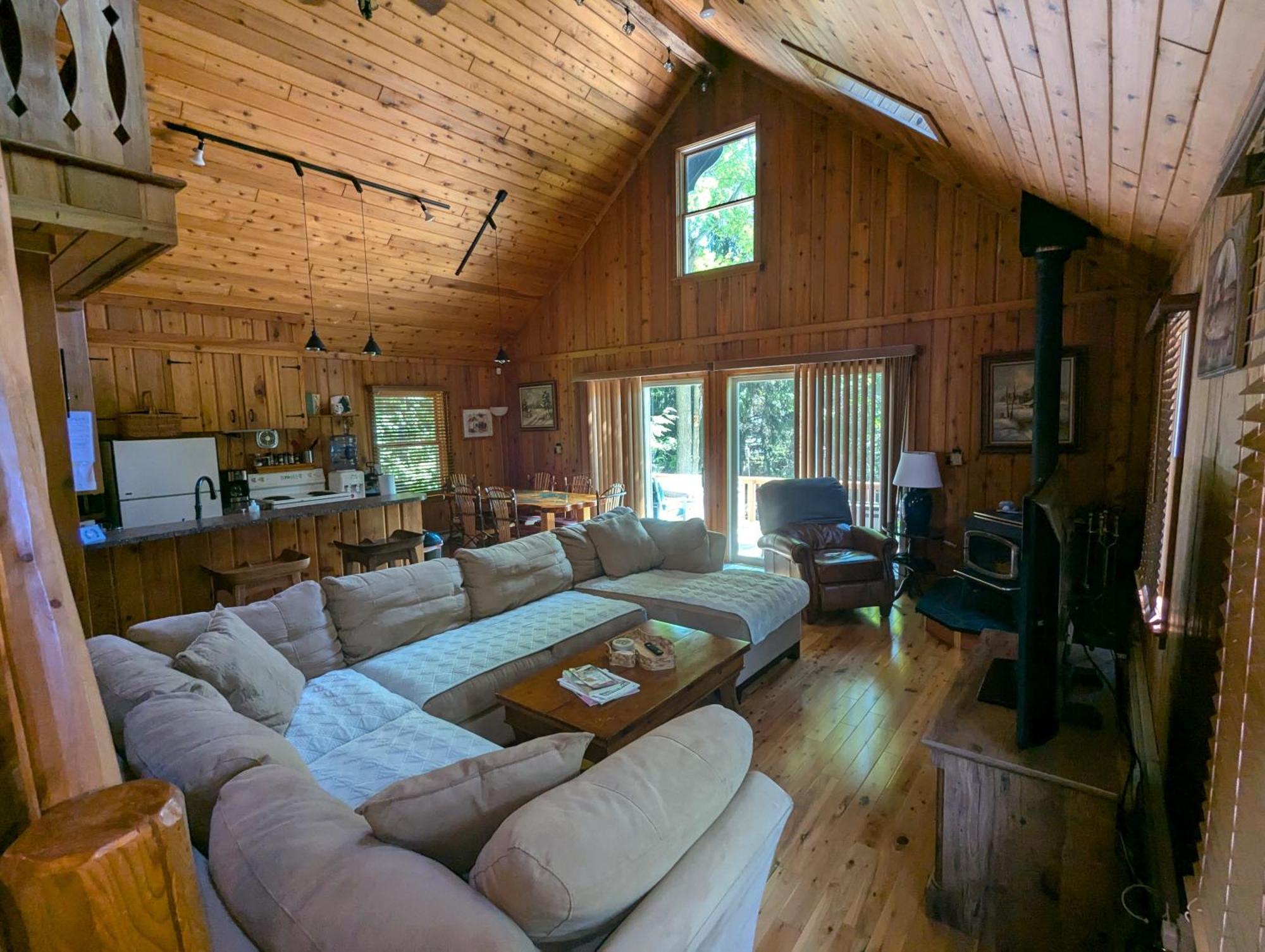 Quiet And Comfy 3Bed/2Bath - Chalet With Hot Tub. Cedar Ngoại thất bức ảnh